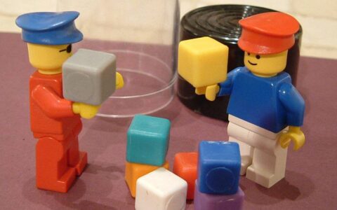 Picture of Lego minifigures with bricks