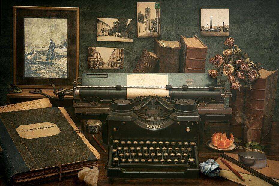 Picture of a desk with an old typewriter