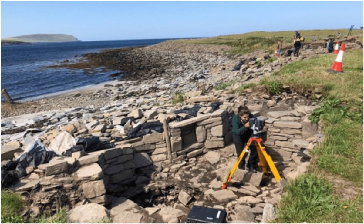 Photo of the field school excavations at Knowe of Swandro