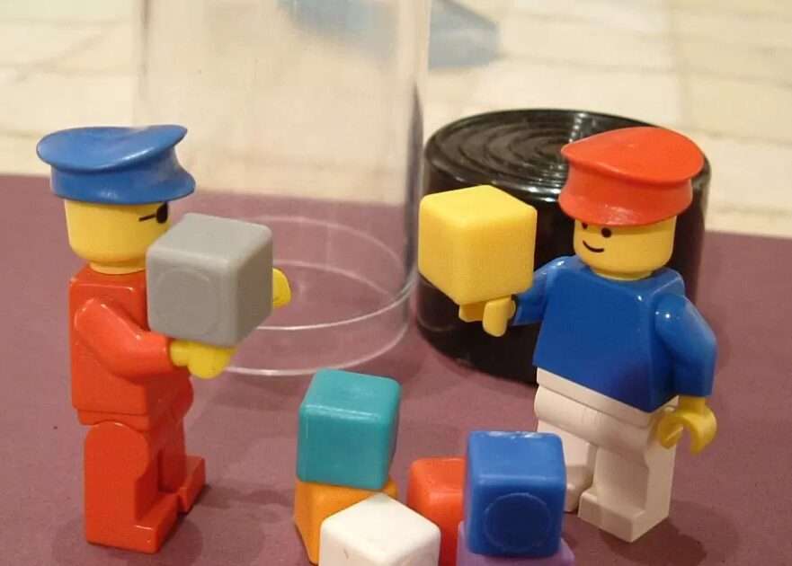 Picture of Lego minifigures with bricks