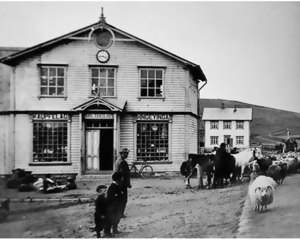 Photo taken in 1907-1910 by Eiríkur Þorbergsson, showing the storehouse of the first free trade association in Húsavík, Northern Iceland.