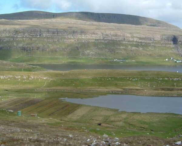 Photograph looking east across Gróthúsvatn and Sandsvatn to the Í Trødum