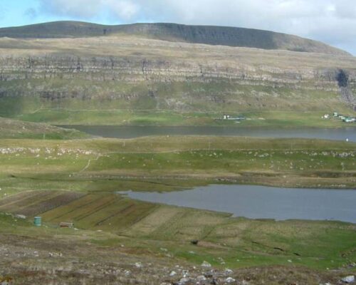 Islands and human impact: Under what circumstances do people put unsustainable demands on island environments? Evidence from the North Atlantic (2007)