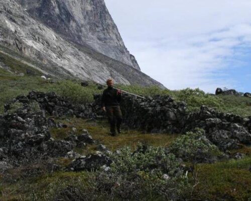 Pastoral Settlement, Farming, and Hierarchy in Norse Vatnahverfi, South Greenland (2014)